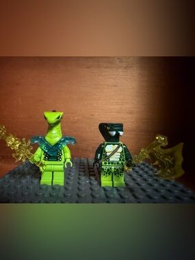 Venomari and Spitta Serpentine Minifigures Ninjago